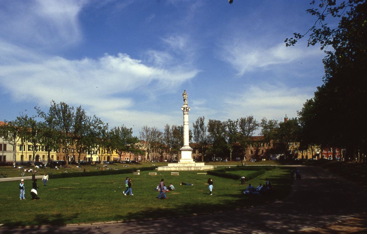 Piazza Ariostea - zappaterra