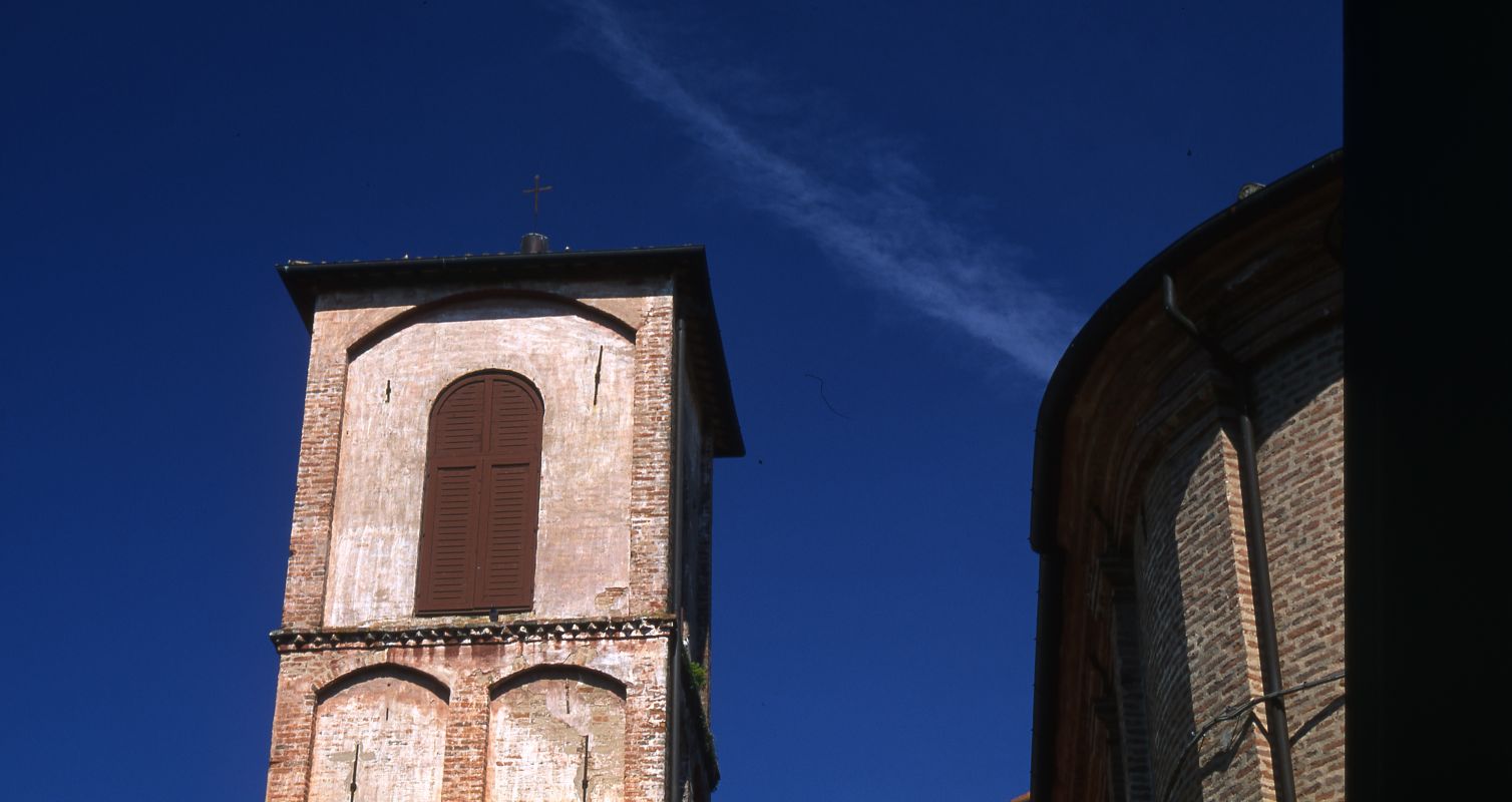 Chiesa di San Leo a Voghenza. Scorcio campanile - Meneghetti