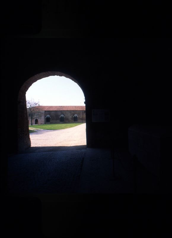 Delizia del Belriguardo. Corte vista dall'ingresso - Zappaterra