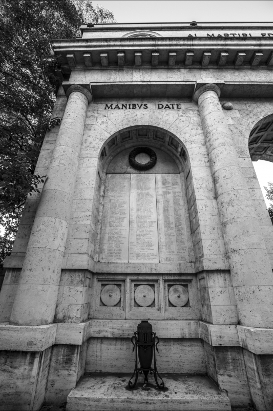 Il monumento dei caduti a Cento, dettaglio - Antonella Balboni