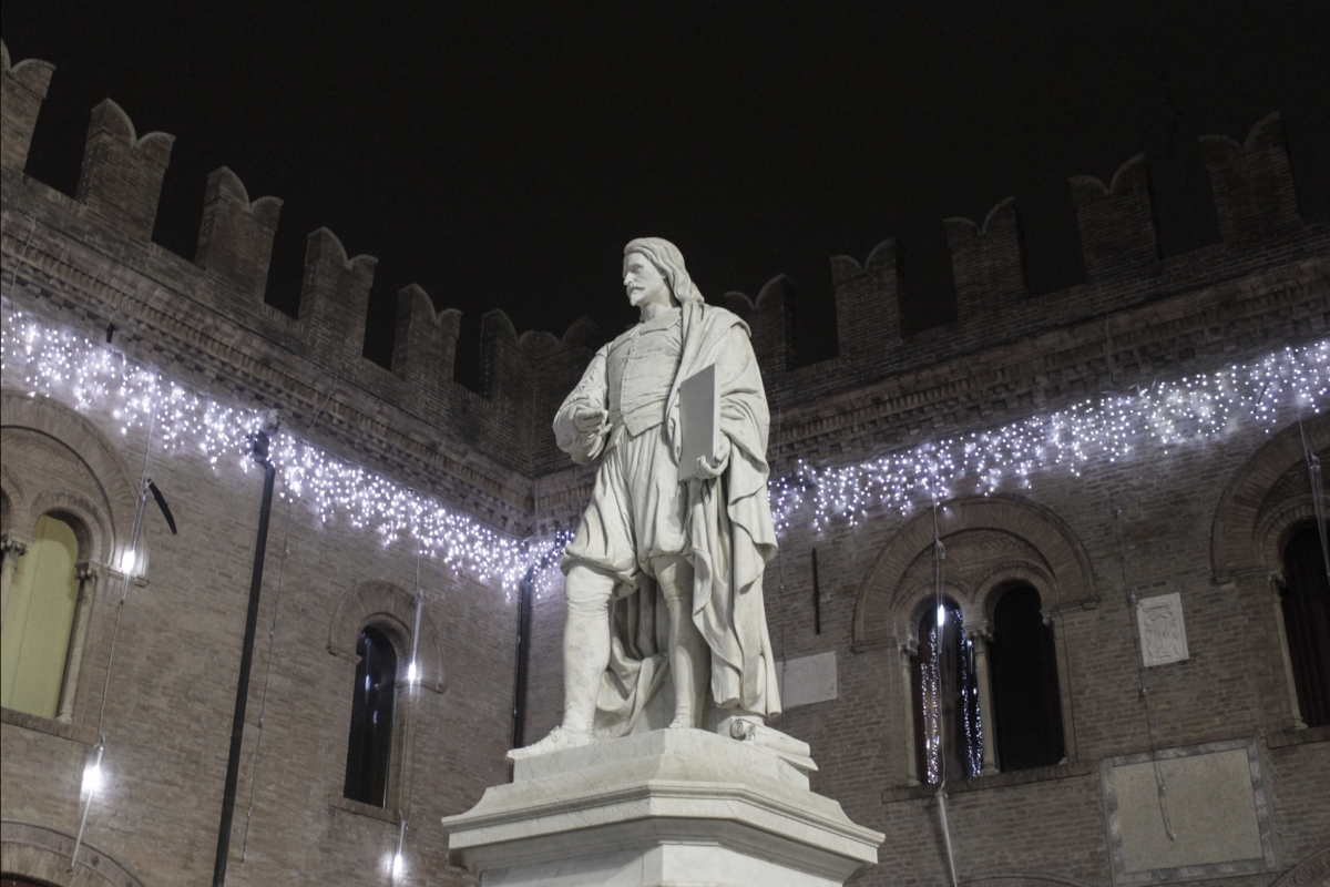 La statua del Guercino in occasione delle festività NatalizieMG 6445 - Antonella Balboni
