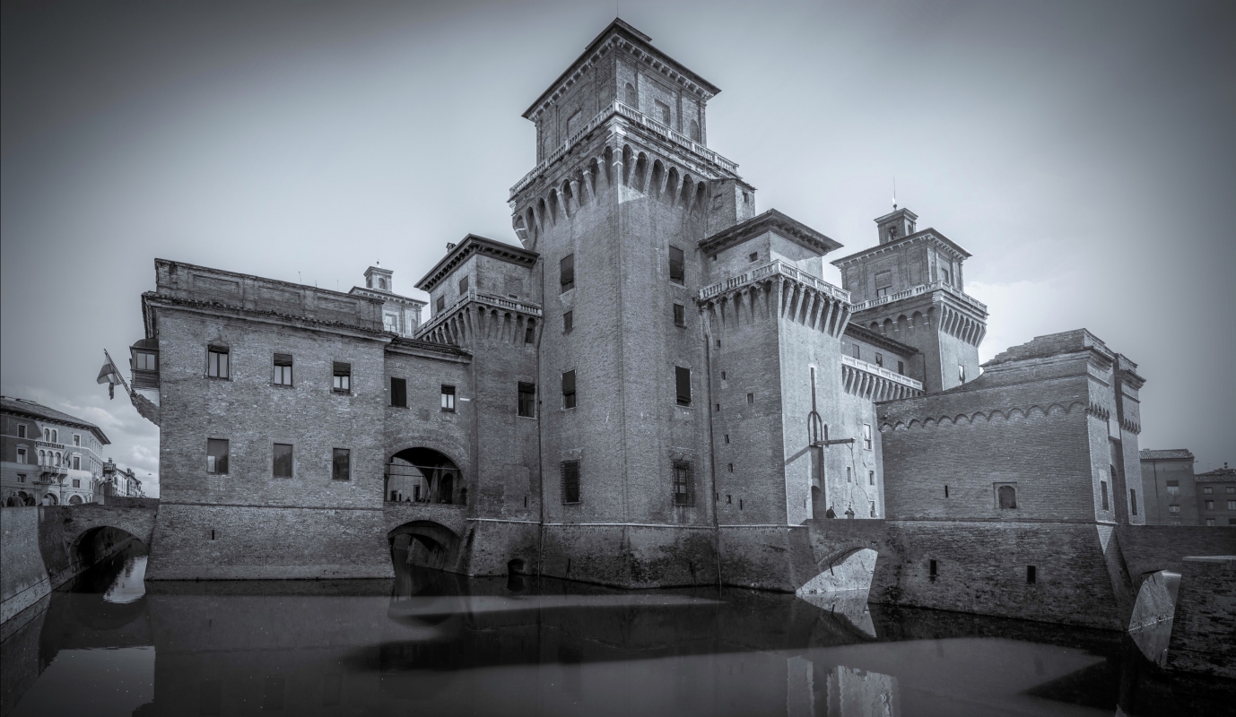 Castello Estense --- Ferrara - Vanni Lazzari