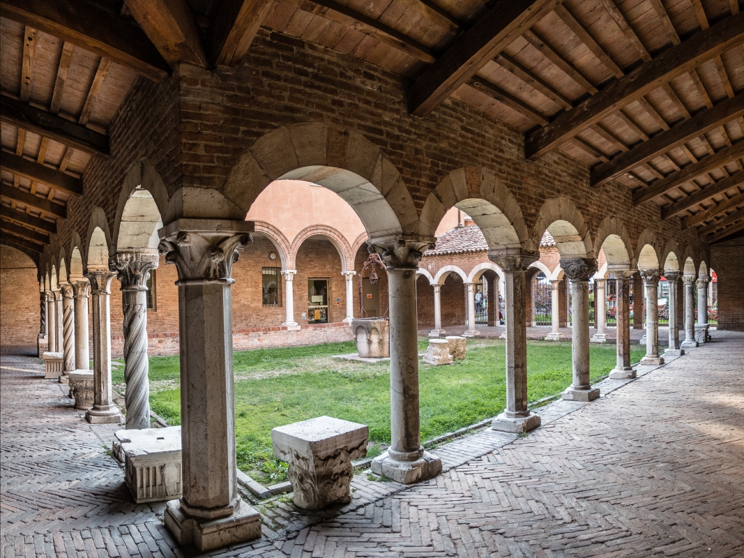 Chiostro di San Romano - Museo della Cattedrale - Ferrara - - Vanni Lazzari