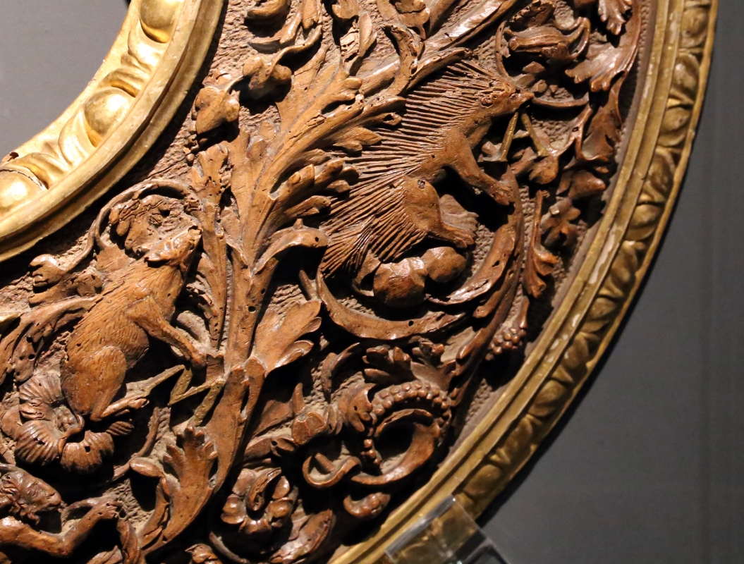 Intagliatore attivo a ferrara, cornice per specchio, 1505-10 ca. (v&amp;a) 07 istrice - Sailko