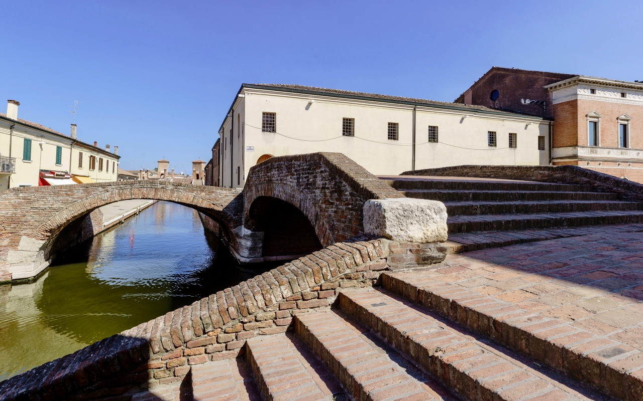 Nel centro storico di Comacchio - Vanni Lazzari
