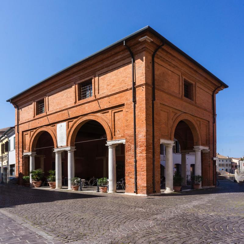 Loggia del grano nel centro storico di Comacchio - Vanni Lazzari
