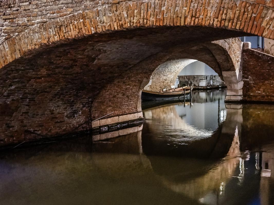 Una barca sotto il Ponte degli Sbirri - Vanni Lazzari