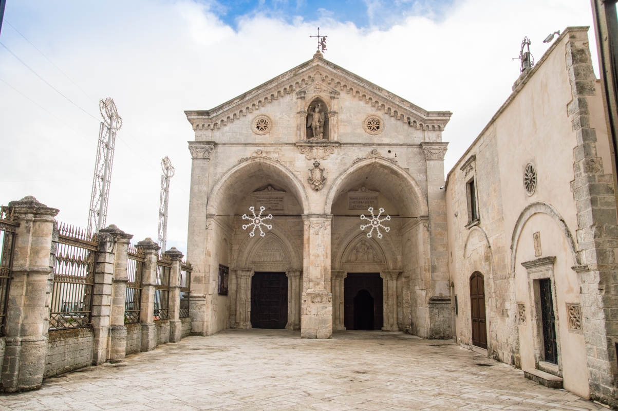 Santuario di San Michele Arcangelo, facciata - ENIT SpA