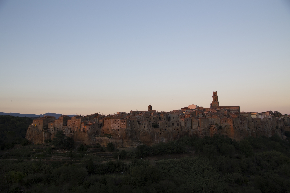 Borgo di Pitigliano al tramonto - Simone Antonazzo / ENIT SpA
