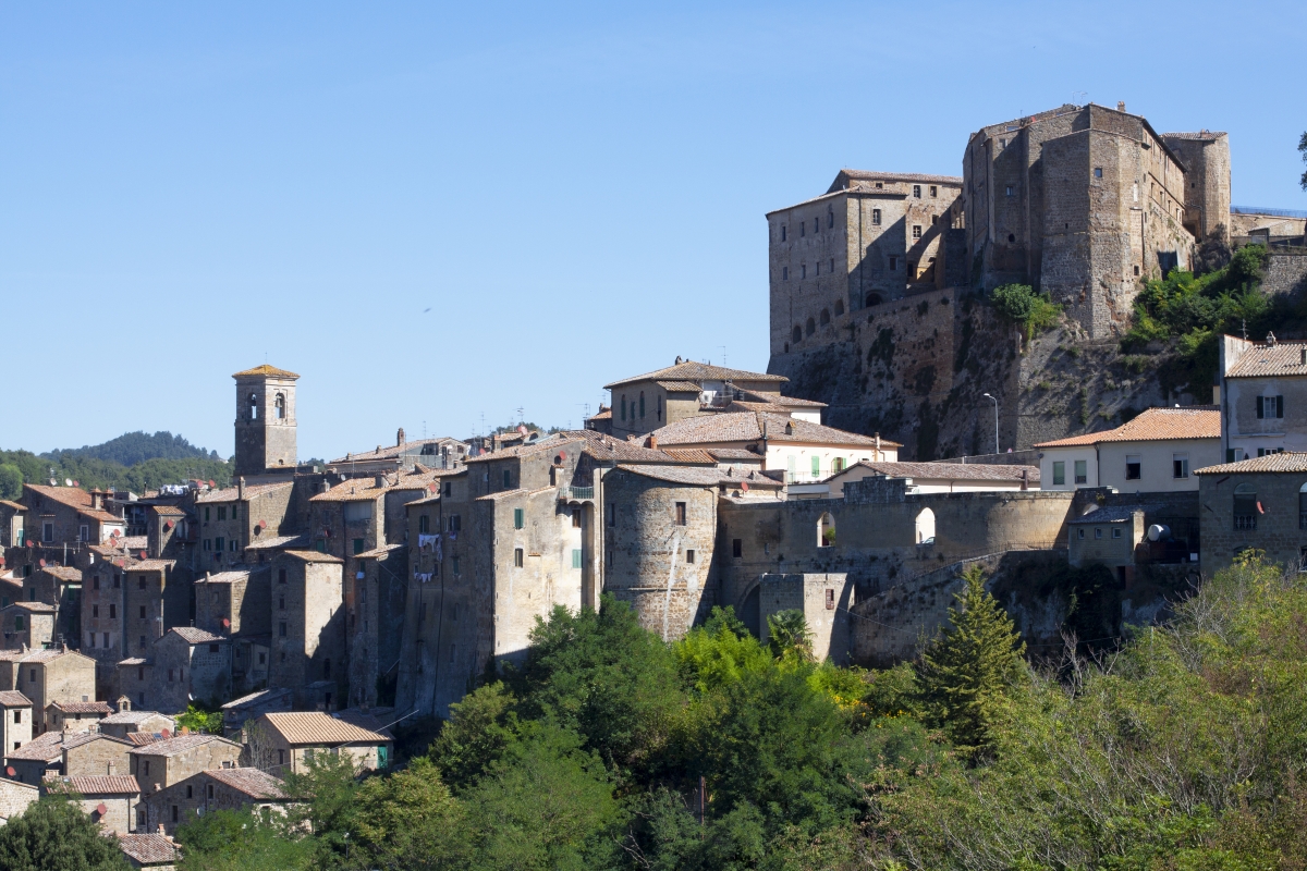 Veduta del Borgo di Sorano con la fortezza Orsini - Simone Antonazzo / ENIT SpA