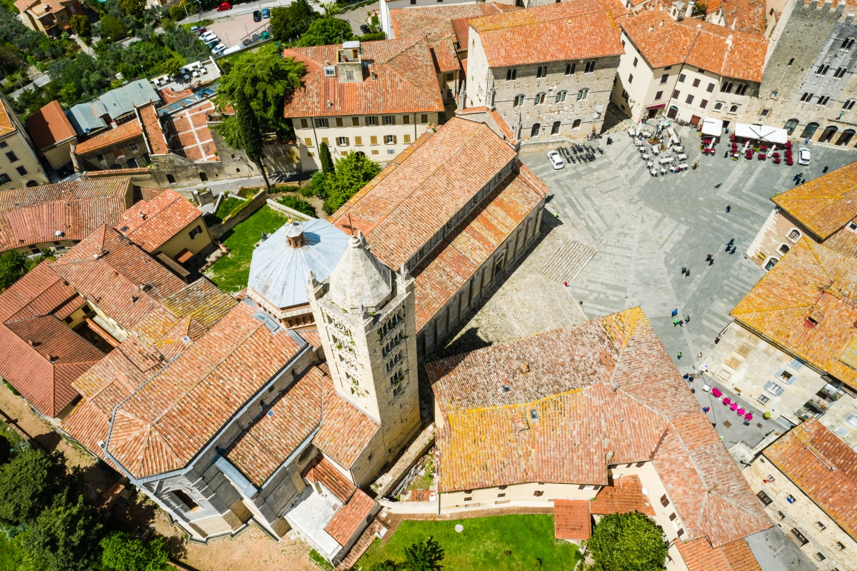Massa Marittima, aerial view with Piazza Garibaldi and the Cathedral of San Cerbone - ENIT SpA