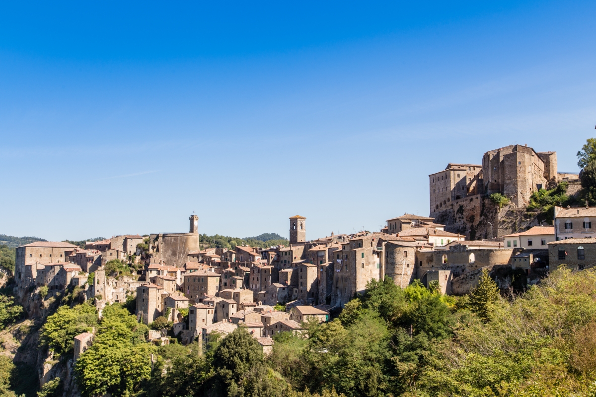 Veduta del Borgo di Sorano con la fortezza Orsini - Simone Antonazzo / ENIT SpA