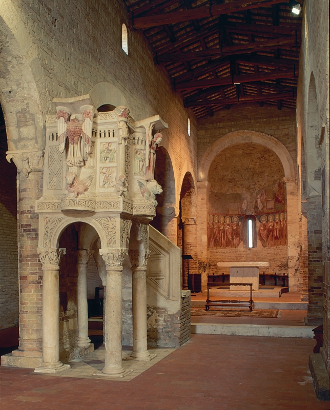 Church of  Santa Maria del Lago - Abruzzo Turismo