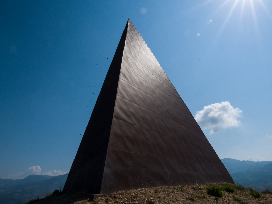 Pyramid 38th Parallel - Paolo Barone