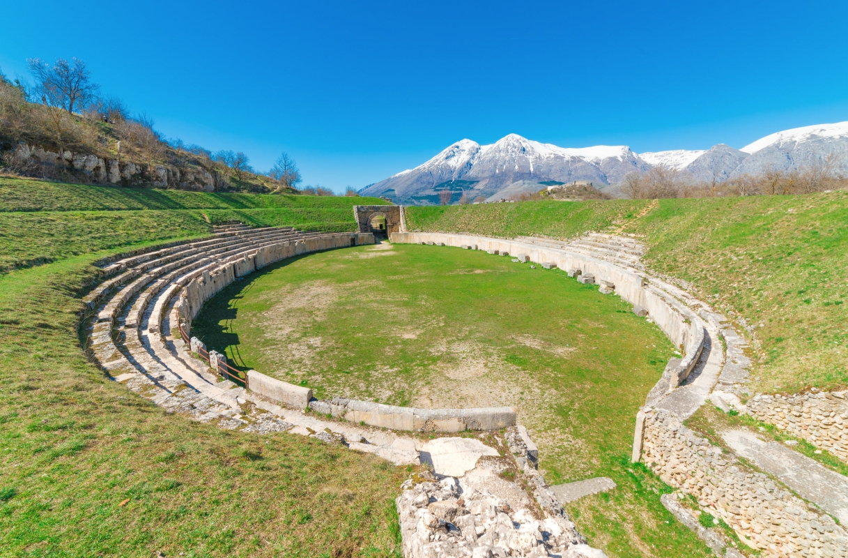 Anfiteatro di Alba Fucens - Abruzzo Turismo