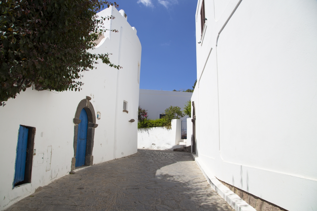 A street in Panarea - Simone Antonazzo / ENIT SpA