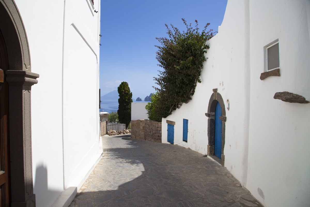 A street in Panarea - Simone Antonazzo / ENIT SpA