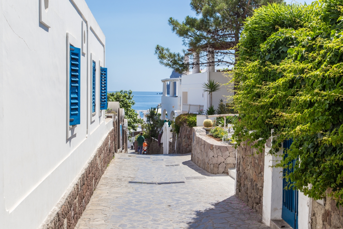 A street in Panarea - Simone Antonazzo / ENIT SpA