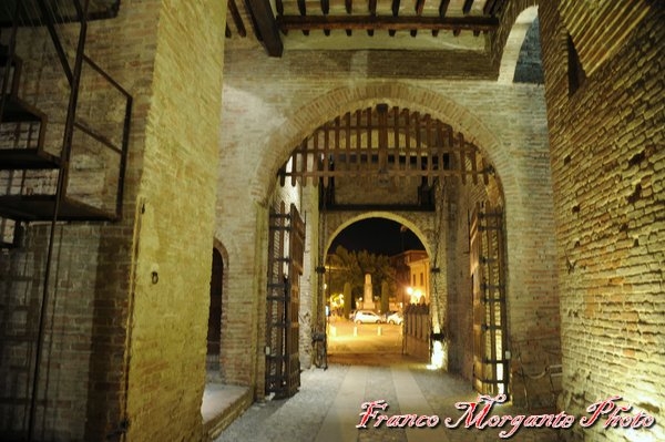 Castello di Formigine (l'ingresso visto da dentro ) - Franco Morgante