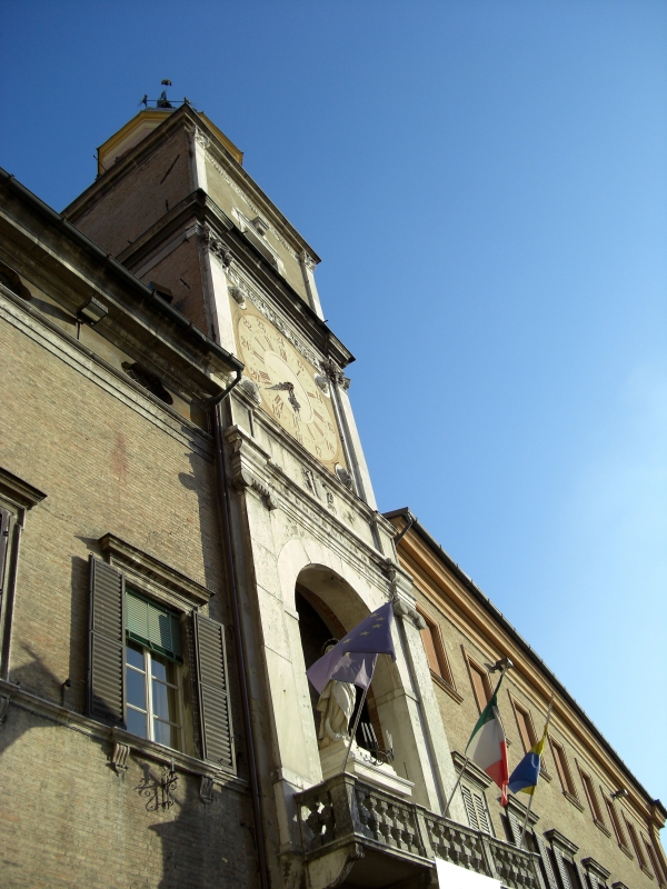 Palazzo Comunale di Modena dal basso - Matteolel
