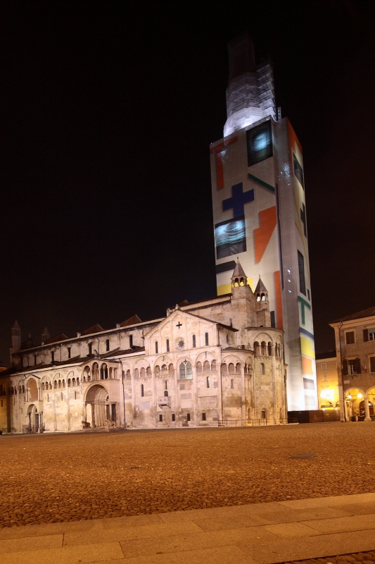 Duomo e Ghirlandina coperta dal Telo del Paladino - Giandobert