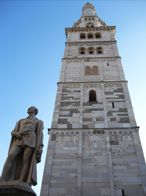 Torre Ghirlandina di Modena dal basso 7 - Matteolel