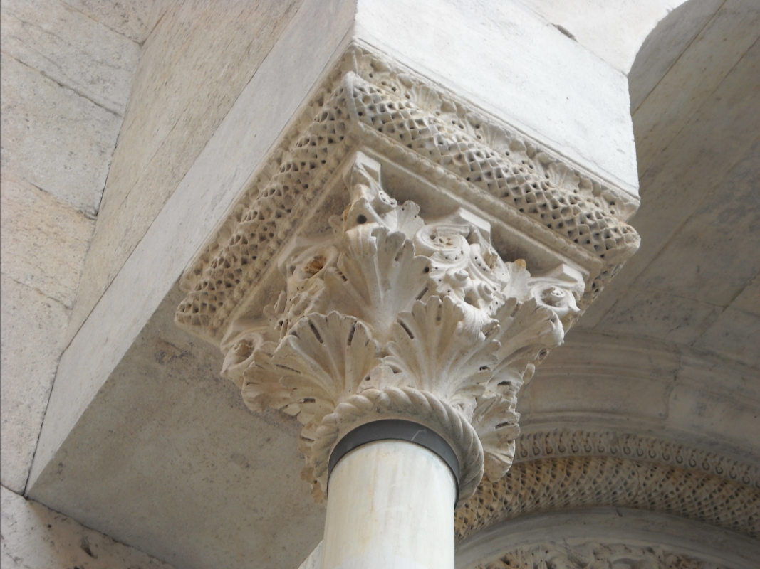 Duomo di Modena, capitello del portale centrale - Giuch86
