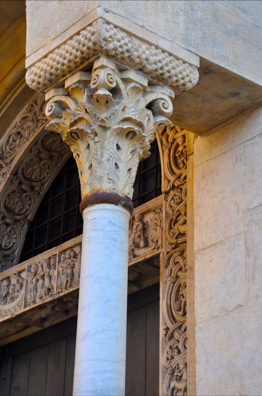 Capitello Duomo di Modena, e scorcio Porta dei Principi - Chiara Salazar Chiesa