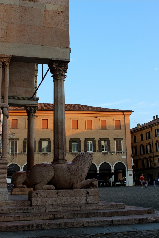 Porta dei Principi Piazza Grande Modena - BeaDominianni