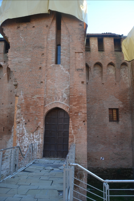 Entrata principale della Rocca Estense dopo il terremoto - Silvia costa1997