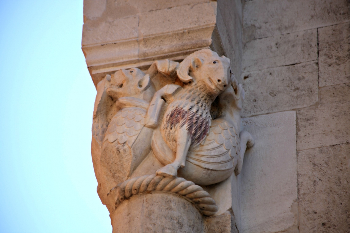 Duomo di Modena capitello facciata 1 - Mongolo1984