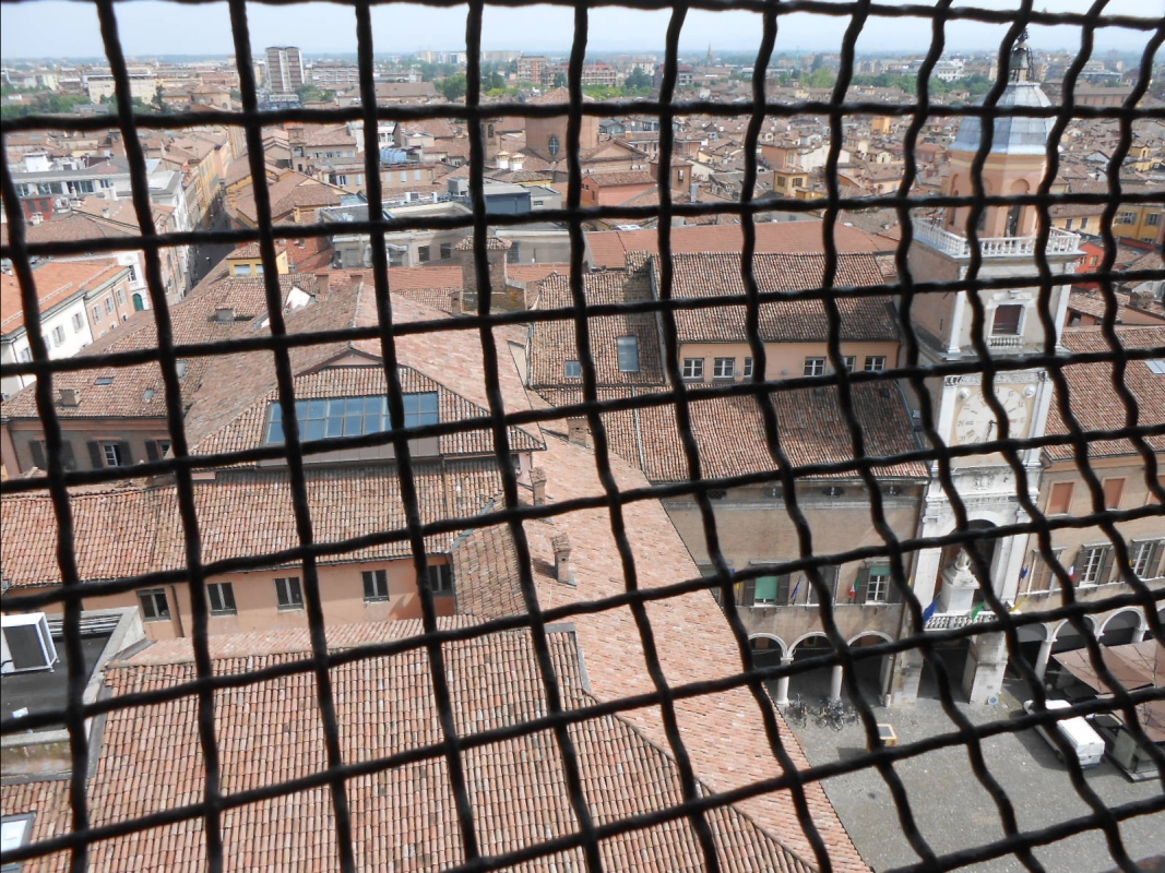 Torre Ghirlandina a Modena (veduta Palazzo Comunale) - Cristina Guaetta