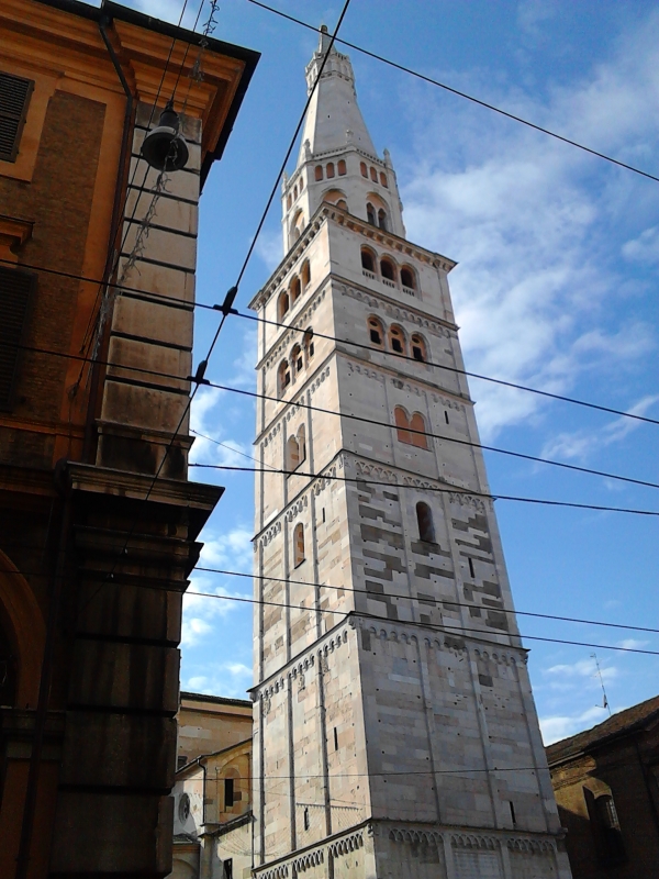 Torre Ghirlandina vista da Via Emilia Centro - Silvia aldovini