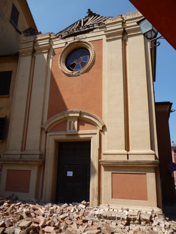 Facciata centrale danno terremoto 29-05-2012, Oratorio di Santa Croce - San Felice sul Panaro - Mimmo Ferrari