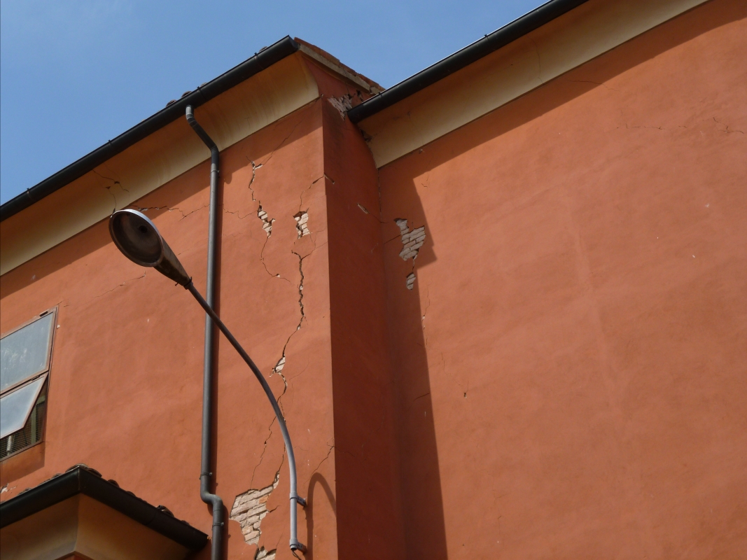 Parete laterale danno terremoto 20-05-2012, Oratorio di Santa Croce - San Felice sul Panaro - Mimmo Ferrari