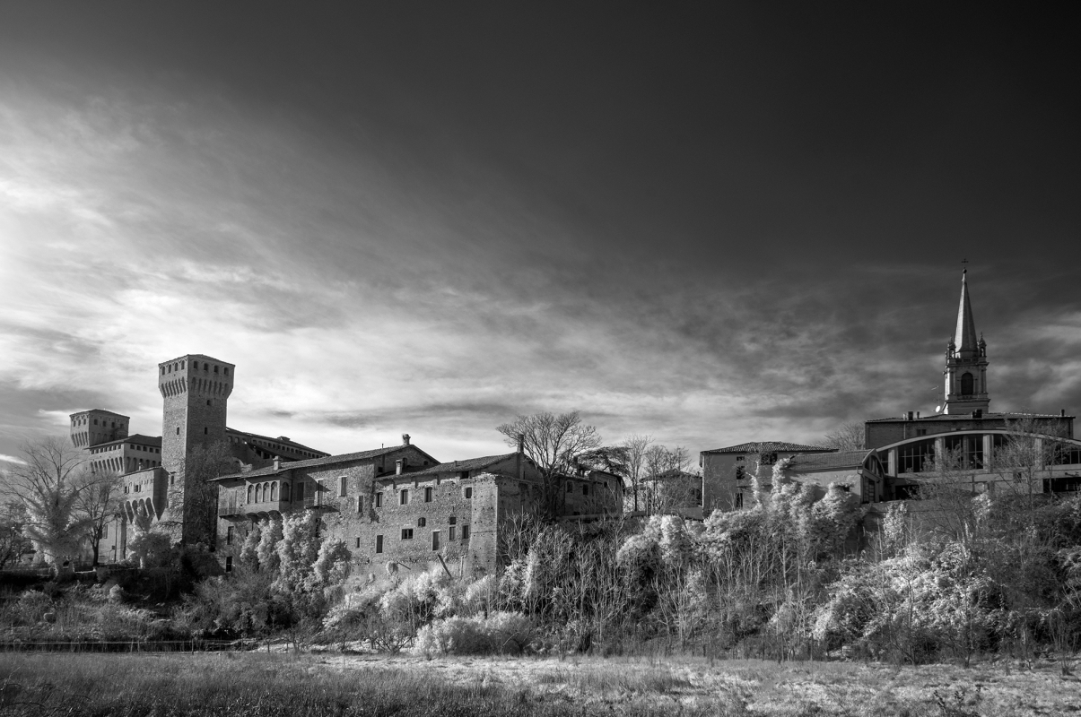 Rocca di Vignola infrared - Lara zanarini