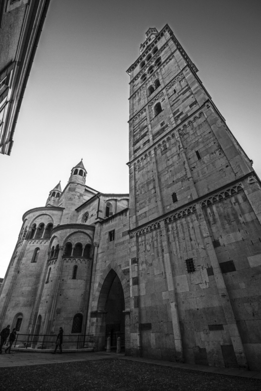 La ghirlandina - piazza del Duomo - Giovanna molinari