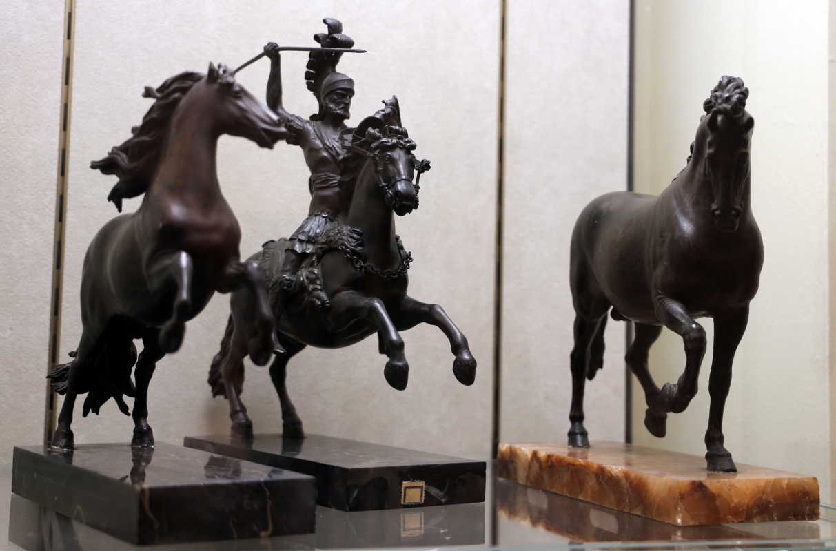 Bottega di pietro tacca, cavallo e guerriero a cavallo, e cavallo ricciuto della bottega del giambologna, 1600-50 ca - Sailko