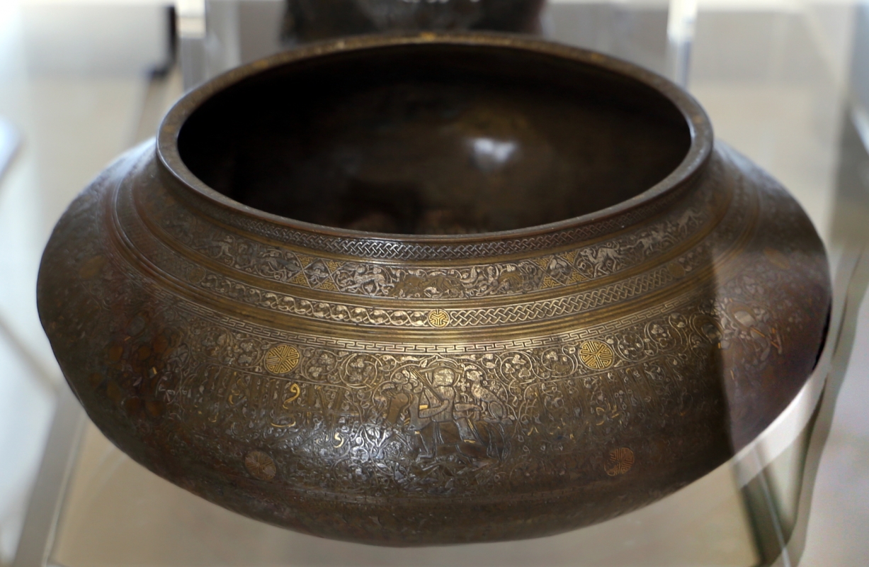 Shiraz, ciotola sbalzata, ottone ageminato, 1305 - Sailko