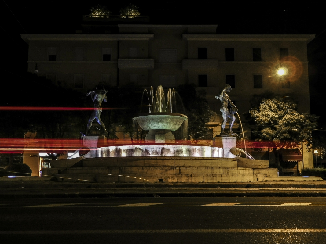 La sera sfila fra le fontane di Modena - Luca Nacchio