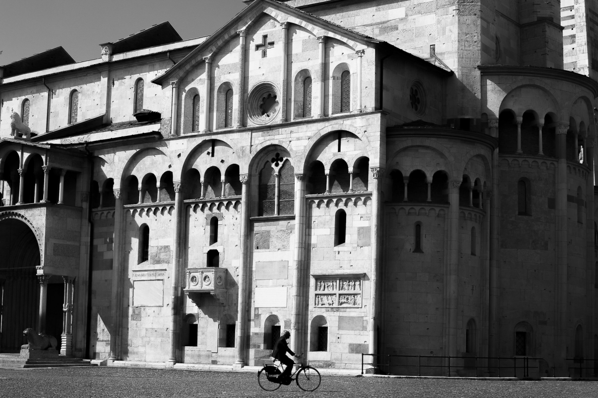 Due simboli di Modena, il Duomo e la bici - Angelo nastri nacchio