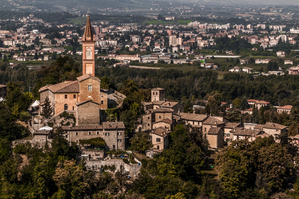 Panorama sul borgo antico e circondato dalle viti - Luca Nacchio
