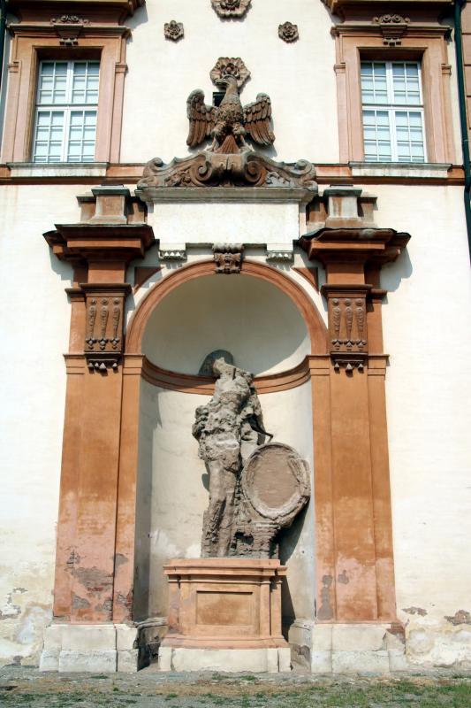 Palazzo Ducale (Sassuolo), statua della facciata 03 - Mongolo1984