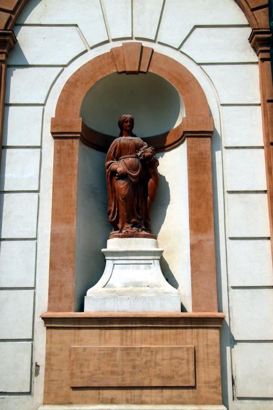 Palazzo Ducale (Sassuolo), statua della facciata 01 - Mongolo1984