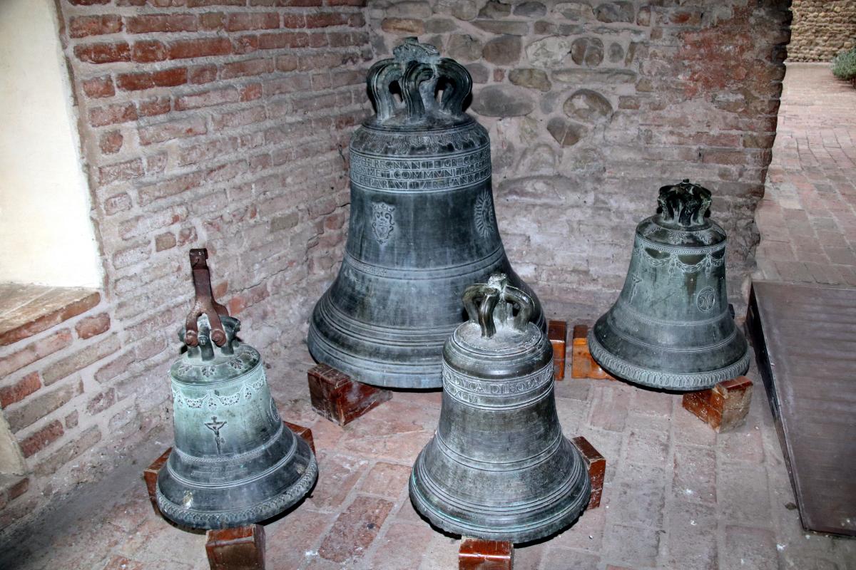 Castello di Vignola, Rocchetta, campane 01 - Mongolo1984