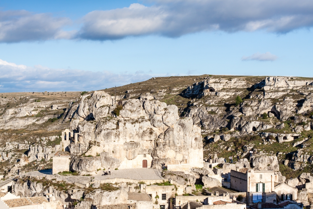 Vista di Matera con la Chiesa rupestre di Santa Maria di Idris - Simone Antonazzo / ENIT SpA