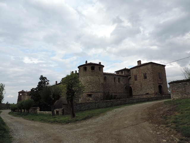 Panoramica del castello di Agazzano - Paperkat