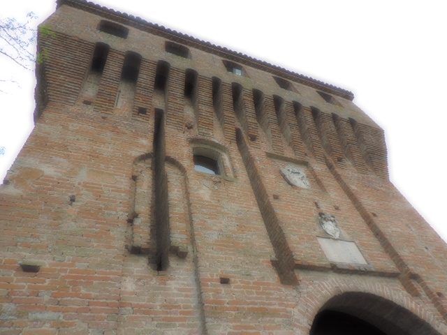 L'entrata del castello di Paderna - Paperkat