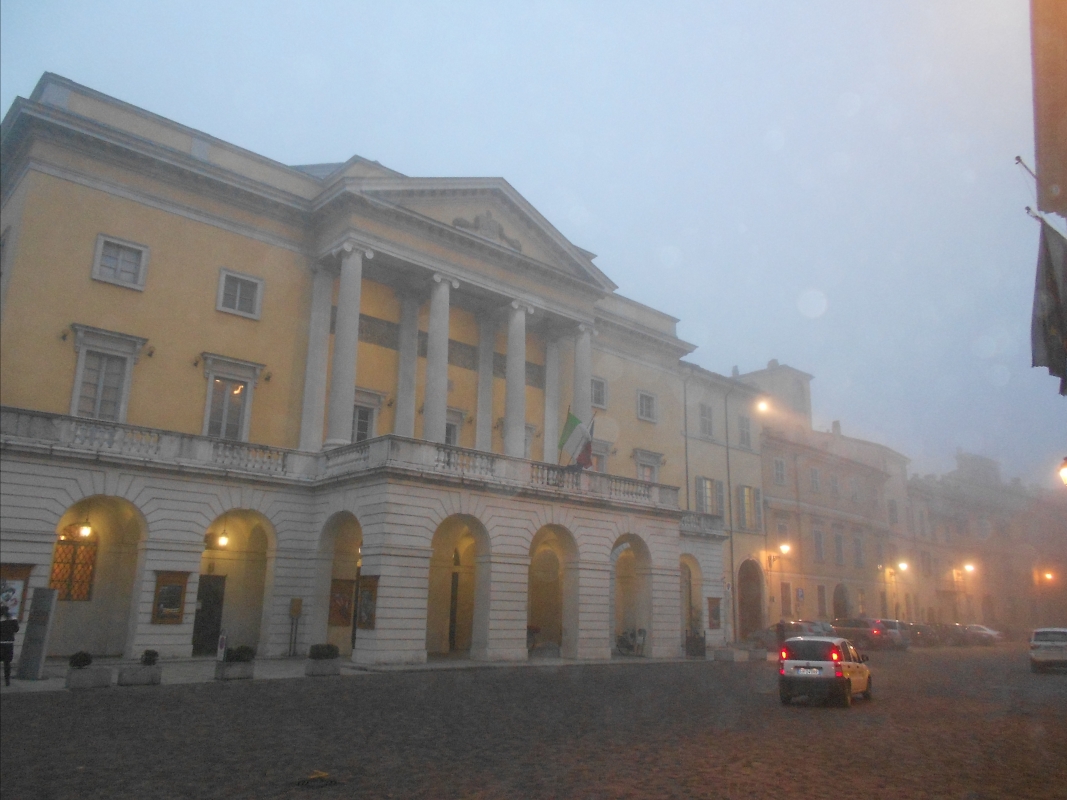 Teatro municipale nella nebbia di Gennaio - Michele aldi