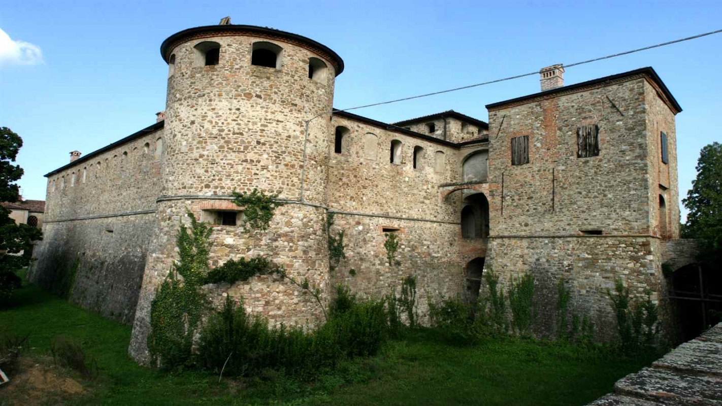Castello di Agazzano - esterni - Recuperato dal web